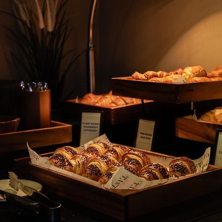 Hilton York Hotel Bagian luar foto