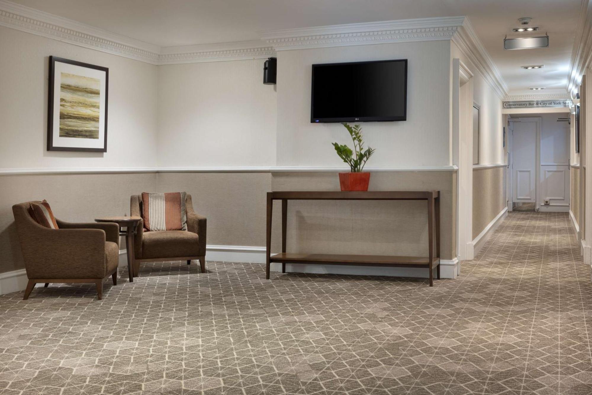 Hilton York Hotel Bagian luar foto