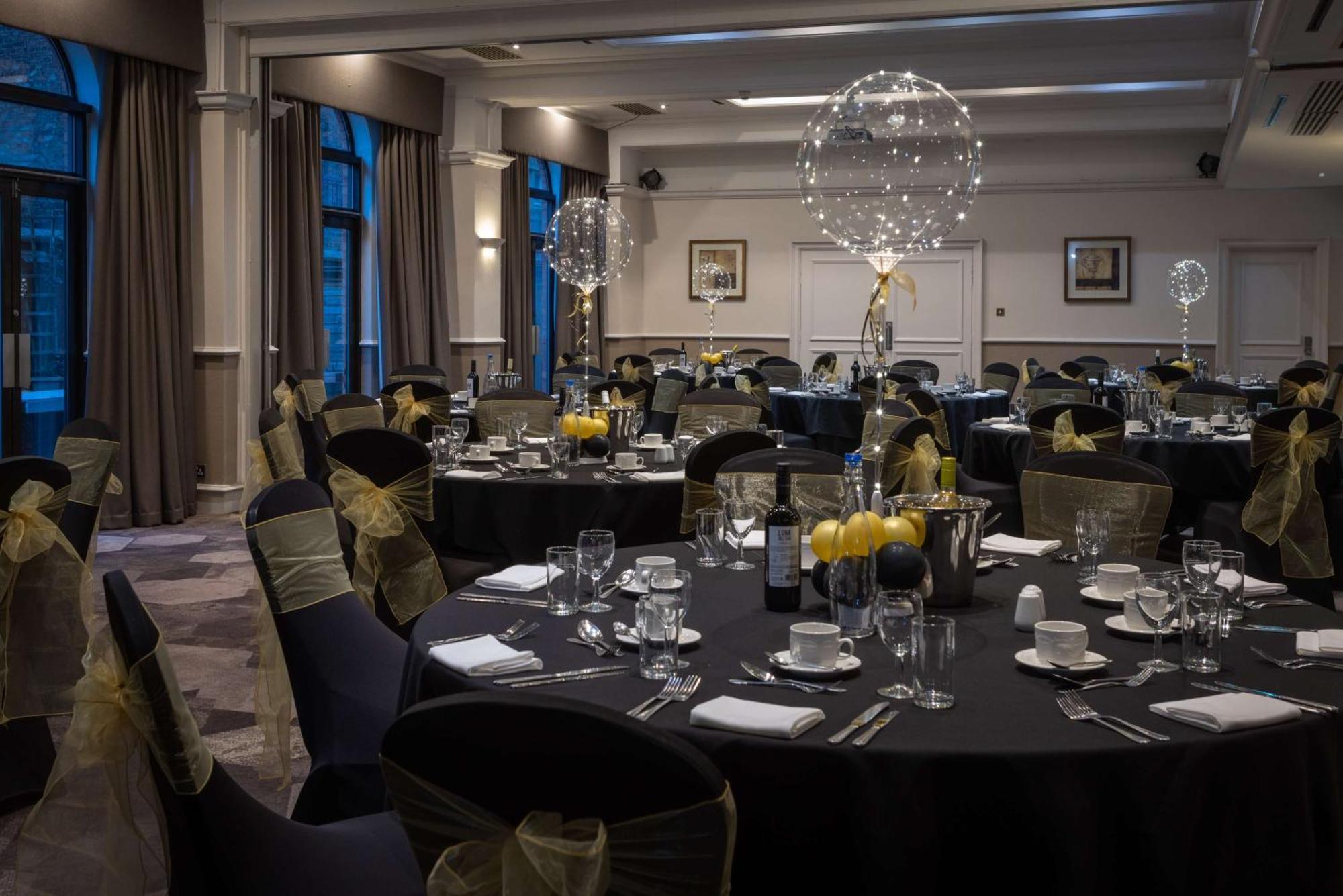 Hilton York Hotel Bagian luar foto