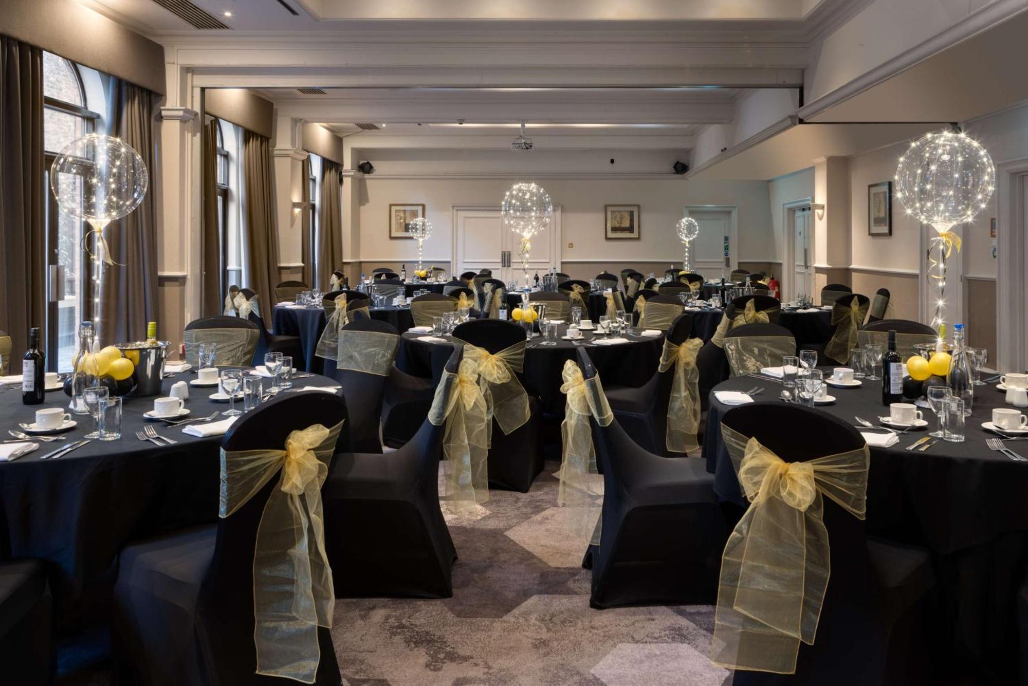 Hilton York Hotel Bagian luar foto