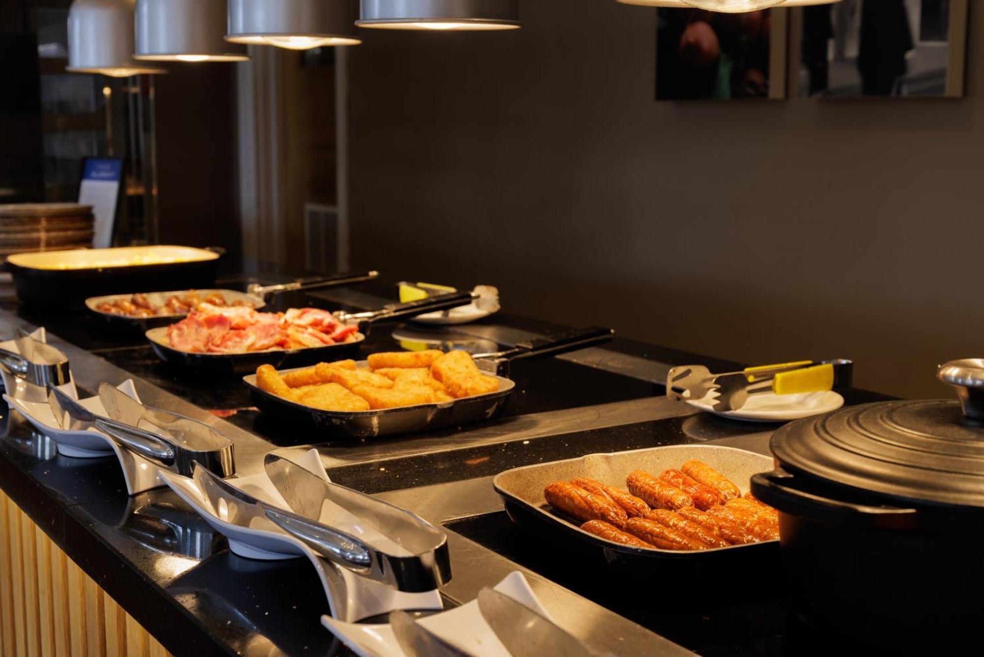 Hilton York Hotel Bagian luar foto