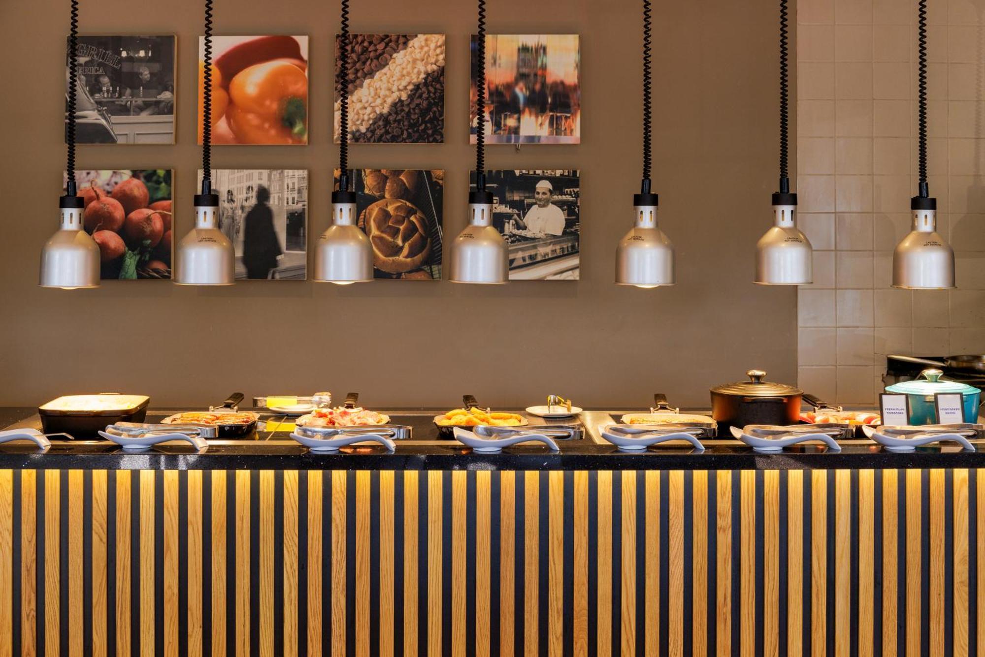 Hilton York Hotel Bagian luar foto