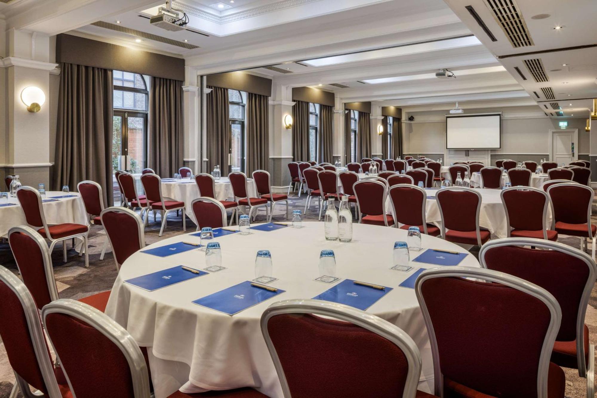 Hilton York Hotel Bagian luar foto